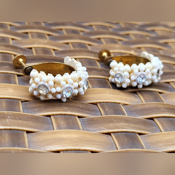 unbranded Jewelry - Vintage goldtone beaded hoops, 1"